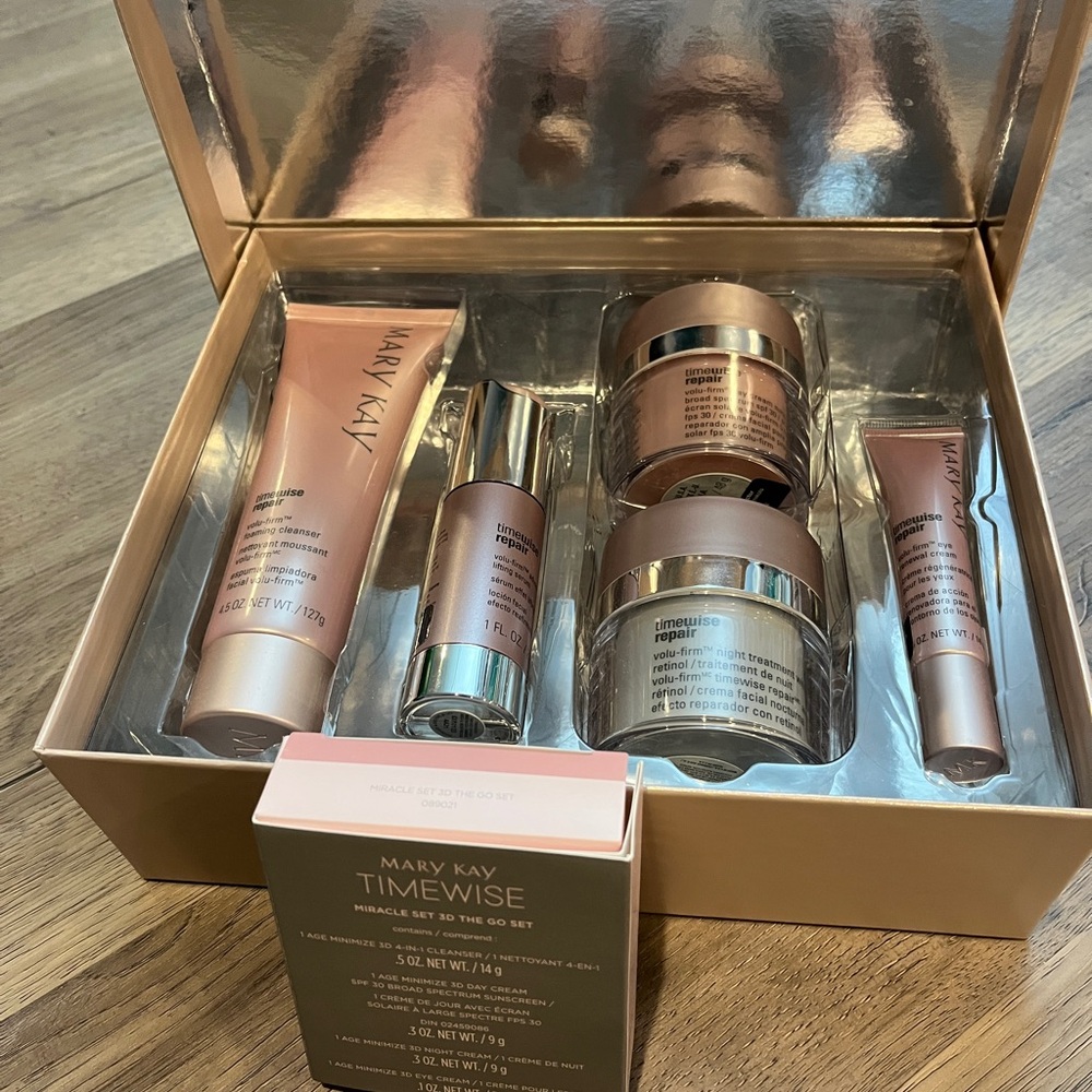 - MARY KAY Timewise Repair Set with travel set NEW